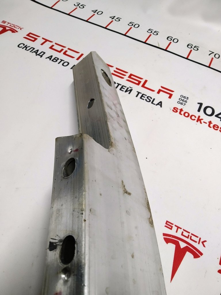 1 Tesla model 3 front bumper reinforcement 1104667-00-F
